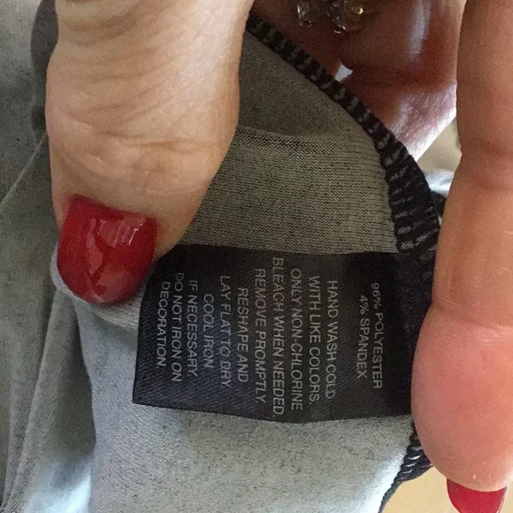 ⬇️LAST CHANCE⬇️ White House Black Market XS Black and Floral Tunic NWOT - Picture 6 of 6